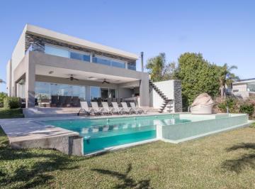 Casa · 1097m² · 5 Ambientes · 1 Cochera · Casa Al Rio de 5 Ambientes Alquiler Temporario