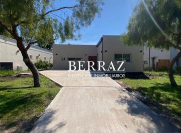 Casa · 140m² · 5 Ambientes · 2 Cocheras · Casa Venta 3 Dorm. Barrio Santa Emilia Lote de 500 m² Pilar del Este