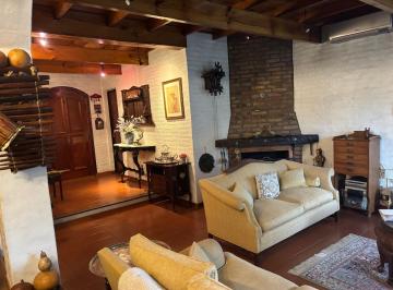 Casa · 293m² · 5 Dormitorios · 3 Cocheras · Casa Excelente Frente, con Jardin San Isidro Hipodromo a Panamericana