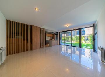 Casa · 104m² · 3 Ambientes · 1 Cochera · En Venta – Casa Dos Dorm. con Parrillero Pileta y Jardín – Fisherton