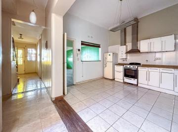 Casa · 230m² · 5 Ambientes · 1 Cochera · Venta - Casa 4 Dorm. con Cochera en Abasto, Rosario