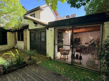 Casa · 300ha · 5 Ambientes · 1 Cochera · Exclusivo Chalet en Esquina – Los Troncos, Mar del Plata