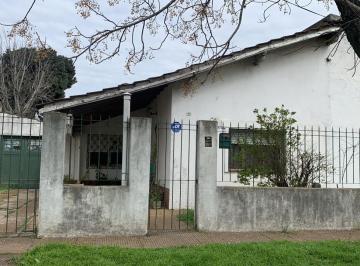 Casa · 440m² · 3 Dormitorios · 1 Cochera · Terreno en Adrogue