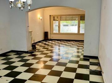 Casa de 5 ambientes, San Isidro · Chalet de Dos Plantas con Jardín en Martinez!