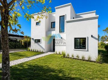 Casa · 180m² · 6 Ambientes · 2 Cocheras · Casa Estilo Frances en Dos Plantas con Pileta - San Matias Area 2 Lote Interno