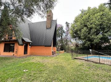 Casa · 130m² · 5 Ambientes · 2 Cocheras · Casa Alpina en Venta, con 3 Dorm. y Gran Lote de Esquina