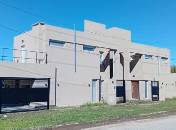 Casa · 91m² · 5 Ambientes · 1 Cochera · Casa 2 Dorm. en Alquiler Permanente - Roldán