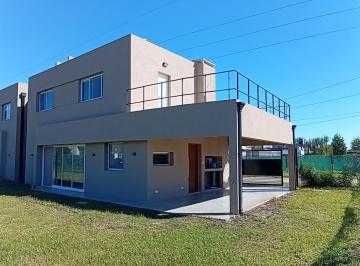 Casa · 91m² · 5 Ambientes · 1 Cochera · Casa 2 Dorm. en Alquiler Permanente - Roldán