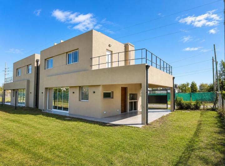 Casa · 91m² · 5 Ambientes · 1 Cochera
