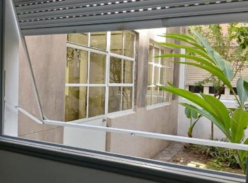 Departamento de 2 ambientes, Balvanera · Excelente Dpto. 2 Amb. en Pb con Patio. Luminoso. con Vista a Jardín. Refaccionado a Nuevo
