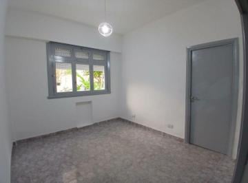 Departamento de 2 ambientes, Balvanera · Excelente Dpto. 2 Amb. en Pb con Patio. Luminoso. con Vista a Jardín. Refaccionado a Nuevo