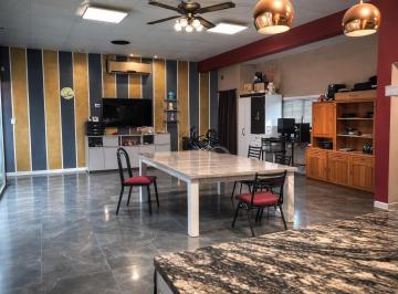 Casa · 205m² · 4 Dormitorios · 1 Cochera · Casa en Granadero Baigorria