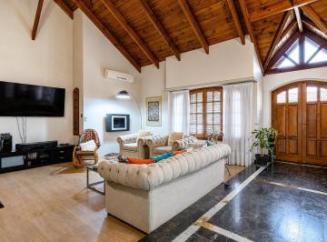 Casa · 257m² · 6 Ambientes · 1 Cochera · Venta/ Permuta - Casa de 3 Dorm., con Galería, Cochera y Pileta - en Cañada de Gómez, Santa Fe
