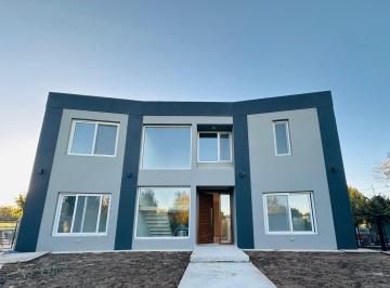 Casa · 330m² · 8 Ambientes · 2 Cocheras · Fabulosa Casa a Estrenar Barrio Privado Costa Azul