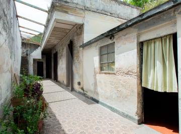 Casa · 85m² · 3 Ambientes · Oportunidad Casa a Refaccionar! Posibilidad de Vender El Lote de Al Lado en Conjunto!