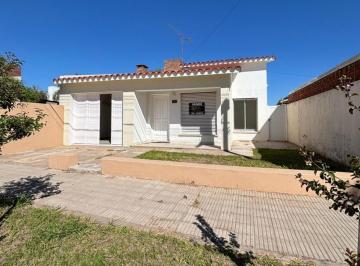 Casa · 105m² · 3 Ambientes · 1 Cochera · Casa Dos Dorm. en Franck