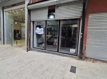 Local comercial · 42m² · 1 Ambiente · 1 Cochera · Local en Flores