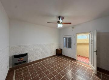 PH · 3 Ambientes · PH Tres Ambientes con Terraza en Alquiler Bernal