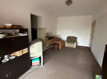 Departamento · 70m² · 4 Ambientes · Departamento de Cuatro Ambientes con Balcón en Venta en Avellaneda Apto Crédito
