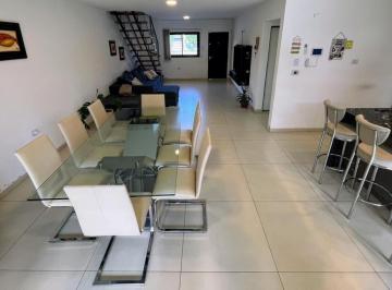 Casa · 152m² · 4 Ambientes · 1 Cochera · Casa en Jardines del Olmo