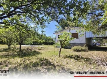 Casa · 79m² · 3 Ambientes · 1 Cochera · Chalecito en Venta con Pileta!