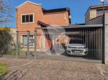 Casa · 163m² · 4 Ambientes · 3 Cocheras · Venta Casa en Ituzaingó de 4 Ambientes con Cochera y Pileta