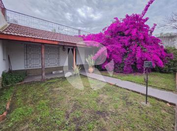 Casa · 138m² · 5 Ambientes · 1 Cochera · Casa de 5 Ambientes con Cochera en Castelar Sur