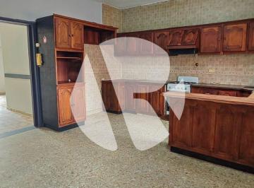 PH · 97m² · 3 Ambientes · PH en Lomas del Mirador - Impecable 3 Amb con Patio, Balcón y Parrilla