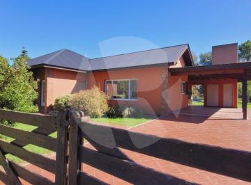 Casa · 127m² · 4 Ambientes · 3 Cocheras · Venta Casa 4 Ambientes con Jardin y Pileta en Aero Country Club Gral Rodriguez