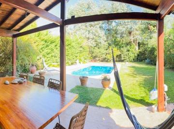 Casa · 97m² · 4 Ambientes · 3 Cocheras · Arajuez Casa en Alquiler Permanente, Totalmente Equipada