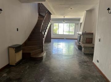 Casa · 175m² · 6 Ambientes · 2 Cocheras · Casa en Venta con Terreno Inmejorable en El Corazón de Martinez