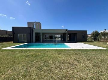 Casa · 145m² · 4 Ambientes · 1 Cochera · Casa en Venta Barrio La Alameda - con Piscina - Canning - a Estrenar