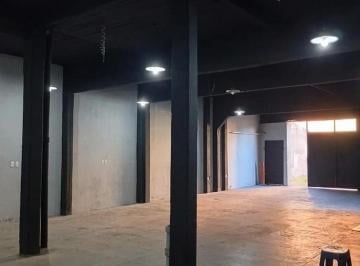 Bodega-Galpón · 200m² · 1 Cochera · Galpón - Villa Bosch