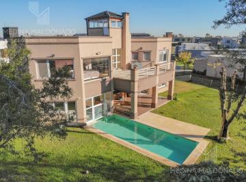 Casa · 320m² · 6 Ambientes · Casa en Venta de 6 Ambientes con Pileta, Spa y Jacuzzi - Greenville Polo y Resort