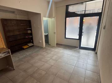 Local comercial de 1 ambiente, San Miguel de Tucumán · Local en Alquiler Zona Casa Histórica Vidriera a La Calle Esq