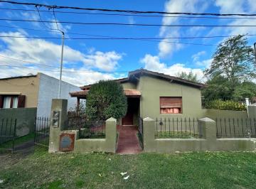 Casa · 475m² · 7 Ambientes · 1 Cochera · Casa y 2 Departamentos en Venta en Madariaga