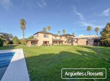 Casa · 520m² · 6 Ambientes · 2 Cocheras · Venta Casa 4 Dorm. en San Marino (Funes Hills)