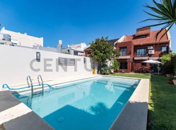 Casa · 255m² · 5 Ambientes · Venta Casa 5 Amb con Jardin, Pileta y Cochera en Barrio Naon Lote Propio
