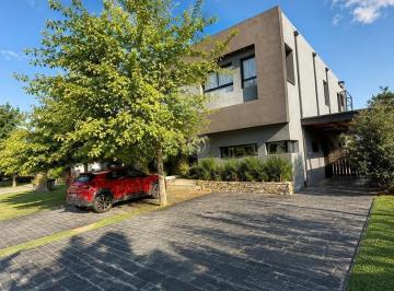 Casa · 330m² · 6 Ambientes · 1 Cochera · Casa en Venta en Altos de Campo Grande, Pilar, G. B. a. Zona Norte
