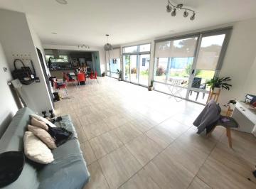 Casa · 182m² · 4 Ambientes · Moderna Casa en Venta en La Armonía