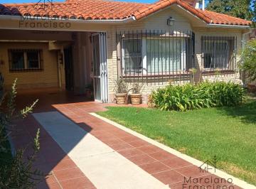 Casa · 170m² · 4 Ambientes · 2 Cocheras · Casa en Venta Marcos Paz Centro