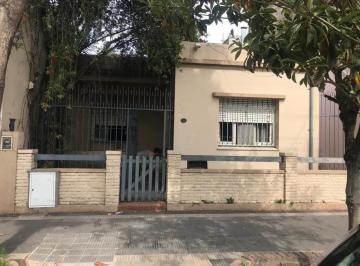 Casa de 3 ambientes, Lanús · Casa 3 Ambientes Amplios, Lote 8.66 X 38 m. Vélez Sarfield Al 2500