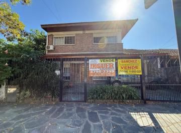 Casa · 220m² · 5 Ambientes · 2 Cocheras · Gran Chalet en Venta con Varios Ambientes