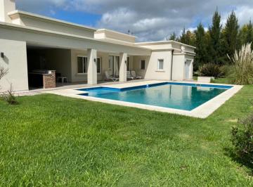 Casa de 6 ambientes, San Vicente · Casa en Venta C/ Cochera en Fincas de San Vicente Sector Chacras