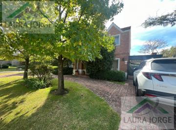 Casa · 183m² · 7 Ambientes · 1 Cochera · Casa en La Caballeriza