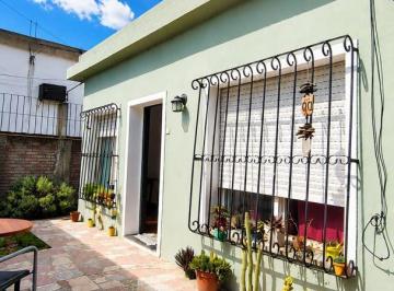 KNK-KNK-5401_2 · Oportunidad Casa con 2 Locales Comerciales y Depto Independiente Escucha Oferta