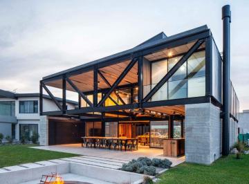 Casa de 5 ambientes, Ezeiza · Casa en Venta C/ Cochera en Barrio Privado Terralagos