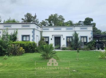 Casa de 5 ambientes, Luján · Casa en Venta C/ Cochera en Santa Catalina