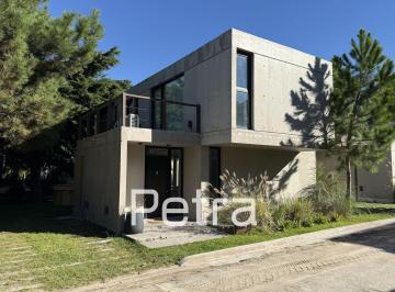 Casa · 130m² · 4 Ambientes · 1 Cochera · Casa en Venta en Pinamar Norte - Berlin Woods
