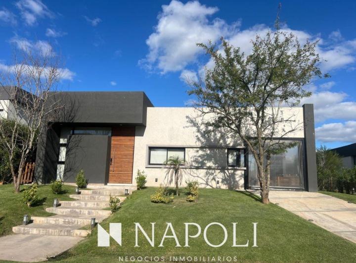 Casa · 180m² · 6 Ambientes · 2 Cocheras